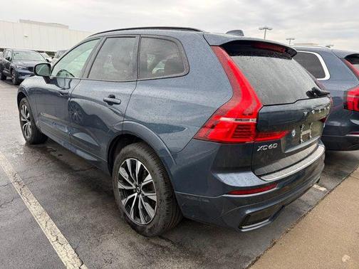 2024 Volvo XC60 B5 Plus Dark Theme