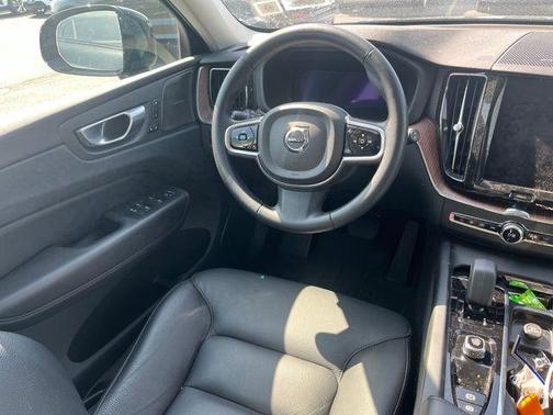 Onyx Black Metallic 2024 Volvo XC60 B5 Plus Dark Theme