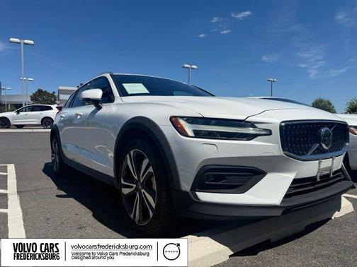 Crystal White Pearl 2025 Volvo V60 Cross Country Plus, B5 AWD Gas (mild hybrid)