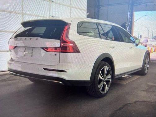 Crystal White Pearl 2025 Volvo V60 Cross Country Plus, B5 AWD Gas (mild hybrid)