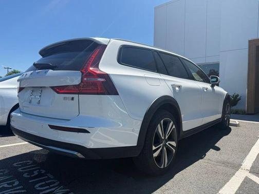 Crystal White Pearl 2025 Volvo V60 Cross Country Plus, B5 AWD Gas (mild hybrid)