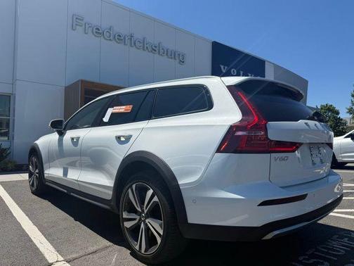 Crystal White Pearl 2025 Volvo V60 Cross Country Plus, B5 AWD Gas (mild hybrid)