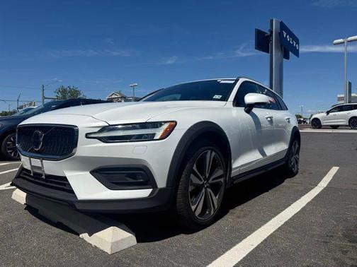 Crystal White Pearl 2025 Volvo V60 Cross Country Plus, B5 AWD Gas (mild hybrid)