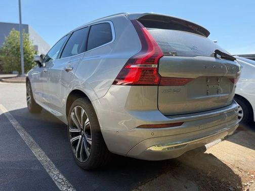 Silver Dawn Metallic 2023 Volvo XC60 B5 Ultimate Bright Theme