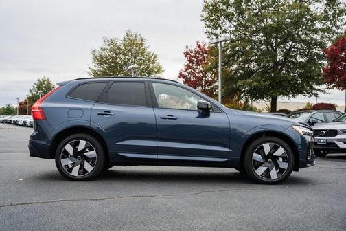 2025 Volvo XC60 Plug-In Hybrid T8 Plus