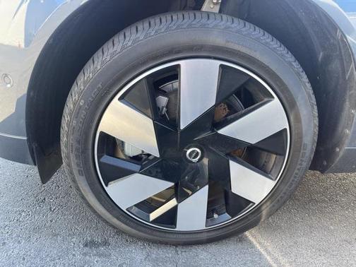 2025 Volvo XC60 Plug-In Hybrid T8 Plus