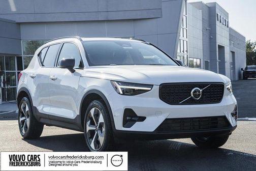 2026 Volvo XC40 Plus, B5 AWD Gas (mild hybrid), Dark