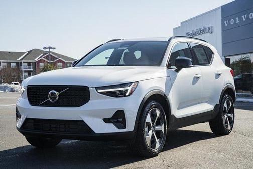 2026 Volvo XC40 Plus, B5 AWD Gas (mild hybrid), Dark