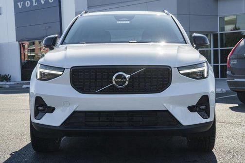 2026 Volvo XC40 Plus, B5 AWD Gas (mild hybrid), Dark