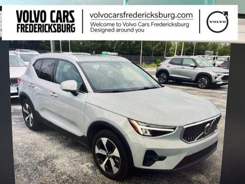 2024 Volvo XC40 B5 Plus Bright Theme