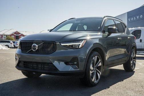2026 Volvo XC40 Ultra, B5 AWD Gas (mild hybrid), Dark