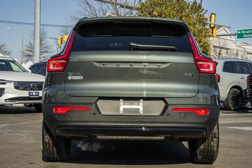 2026 Volvo XC40 Ultra, B5 AWD Gas (mild hybrid), Dark