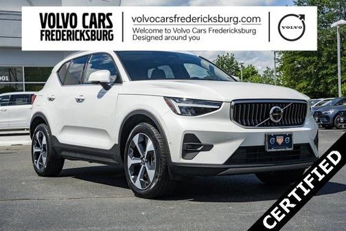 2025 Volvo XC40 B5 Plus Bright Theme