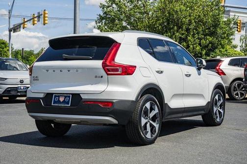 2025 Volvo XC40 B5 Plus Bright Theme