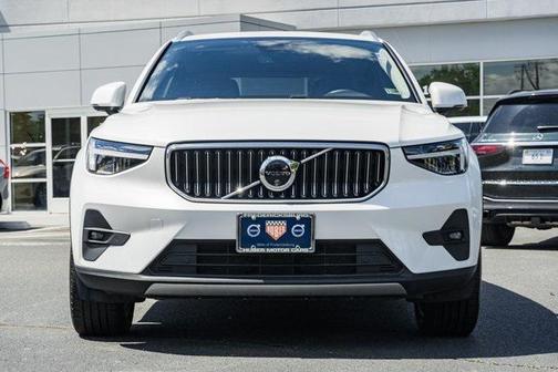 2025 Volvo XC40 B5 Plus Bright Theme