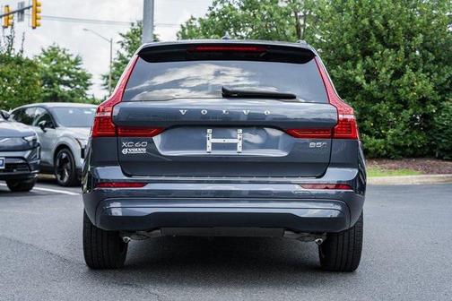2022 Volvo XC60 B5 Momentum