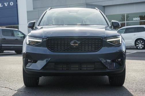 2026 Volvo XC40 B5 Ultra Black Edition