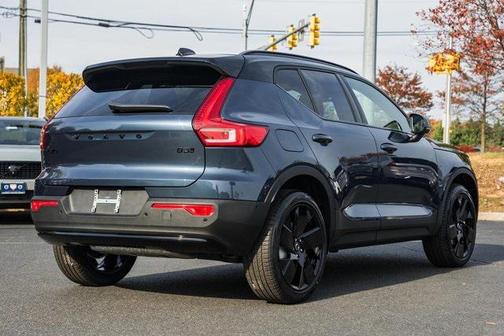 2026 Volvo XC40 B5 Ultra Black Edition