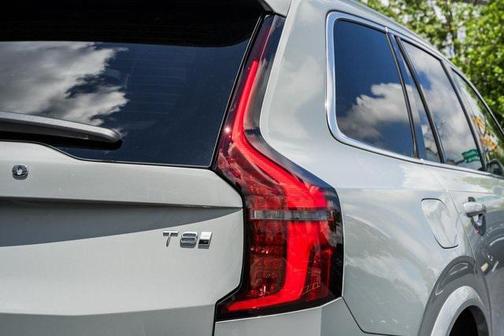 2025 Volvo XC90 Plug-In Hybrid T8 Plus 7-Seater