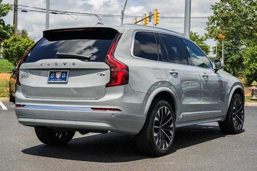 2025 Volvo XC90 Plug-In Hybrid T8 Plus 7-Seater