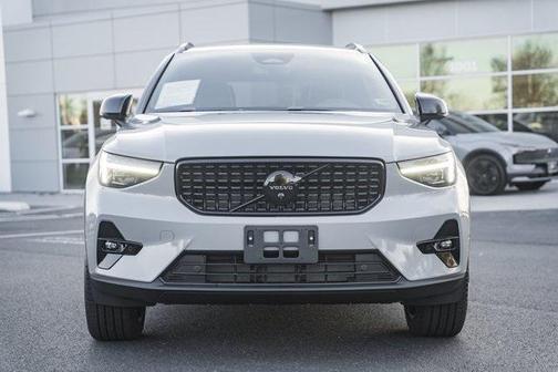 2026 Volvo XC40 Black Edition Ultra, B5 AWD Gas (mild hybrid)