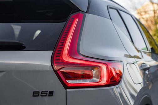 2026 Volvo XC40 Black Edition Ultra, B5 AWD Gas (mild hybrid)