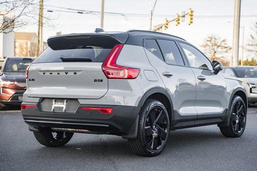 2026 Volvo XC40 Black Edition Ultra, B5 AWD Gas (mild hybrid)