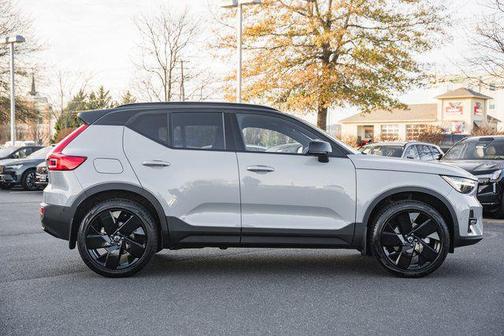 2026 Volvo XC40 Black Edition Ultra, B5 AWD Gas (mild hybrid)