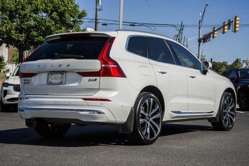 2023 Volvo XC60 B5 Ultimate Bright Theme