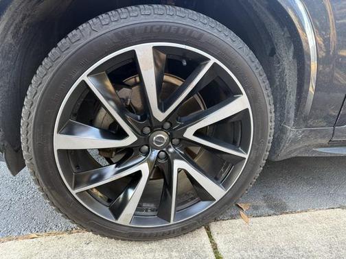 2019 Volvo XC90 T6 Momentum