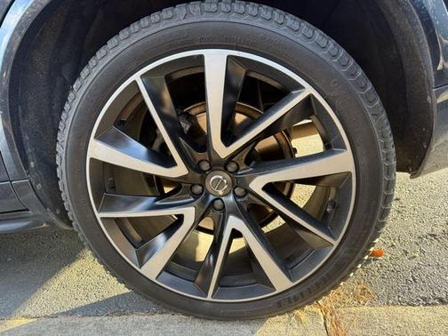 2019 Volvo XC90 T6 Momentum