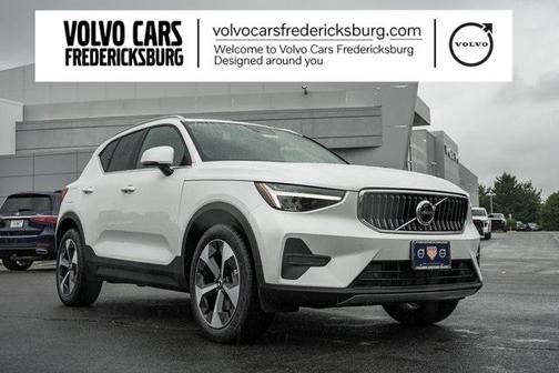 2025 Volvo XC40 B5 Core Bright Theme