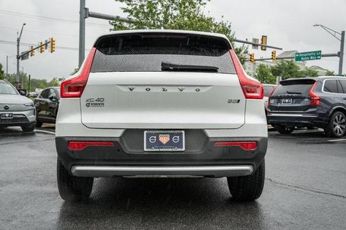 2025 Volvo XC40 B5 Core Bright Theme