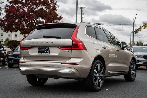 2023 Volvo XC60 B5 Plus Bright Theme