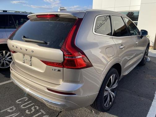 2023 Volvo XC60 B5 Plus Bright Theme