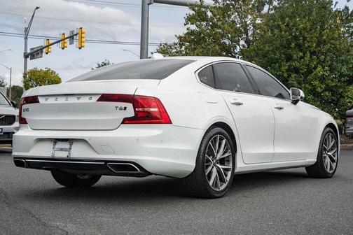 2017 Volvo S90 T6 Momentum