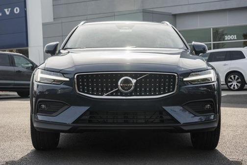 2026 Volvo V60 Cross Country B5 Plus