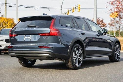 2026 Volvo V60 Cross Country B5 Plus