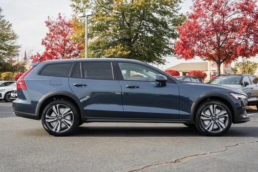 2026 Volvo V60 Cross Country B5 Plus