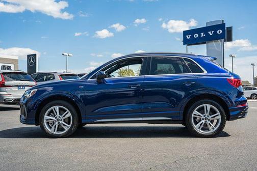 Navarra Blue Metallic 2022 Audi Q3 45 S line Premium Plus