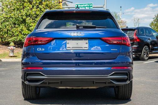 Navarra Blue Metallic 2022 Audi Q3 45 S line Premium Plus