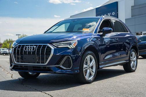 Navarra Blue Metallic 2022 Audi Q3 45 S line Premium Plus