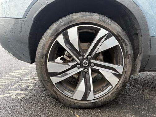 2023 Volvo XC40 B5 Ultimate Bright Theme