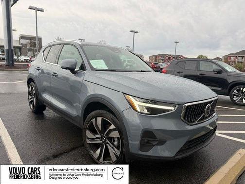 2023 Volvo XC40 B5 Ultimate Bright Theme