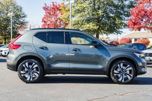 2026 Volvo XC40 B5 Ultra