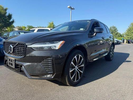 Onyx Black Metallic 2024 Volvo XC60 B5 Plus Dark Theme