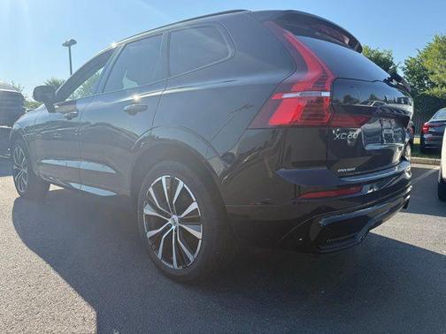 Onyx Black Metallic 2024 Volvo XC60 B5 Plus Dark Theme