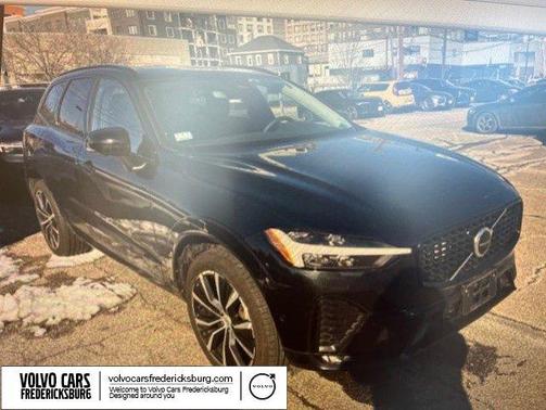 Onyx Black Metallic 2024 Volvo XC60 B5 Plus Dark Theme