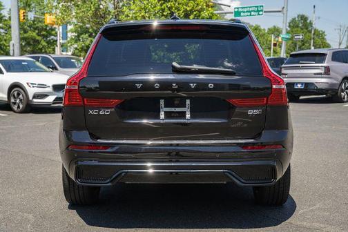 Onyx Black Metallic 2024 Volvo XC60 B5 Plus Dark Theme