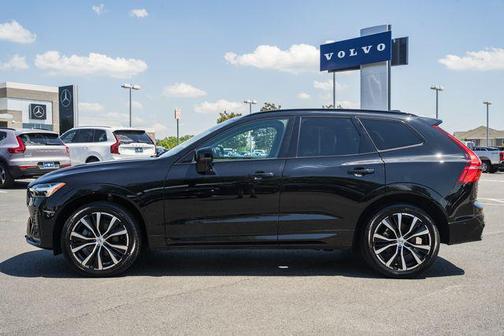 Onyx Black Metallic 2024 Volvo XC60 B5 Plus Dark Theme